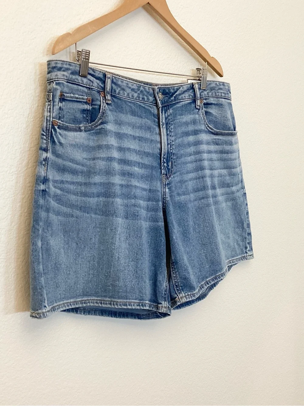 American Eagle 14 NWT Baggy Denim Shorts Women’s Bermuda Stretch 2025